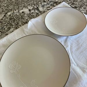 4 salad plates & 4 bread plates